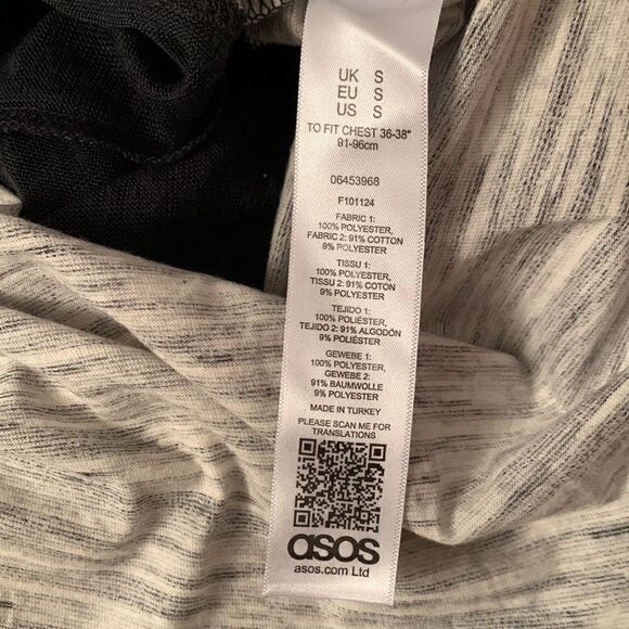 Asos Women’s T- Shirt Size Small - Picture 7 of 8